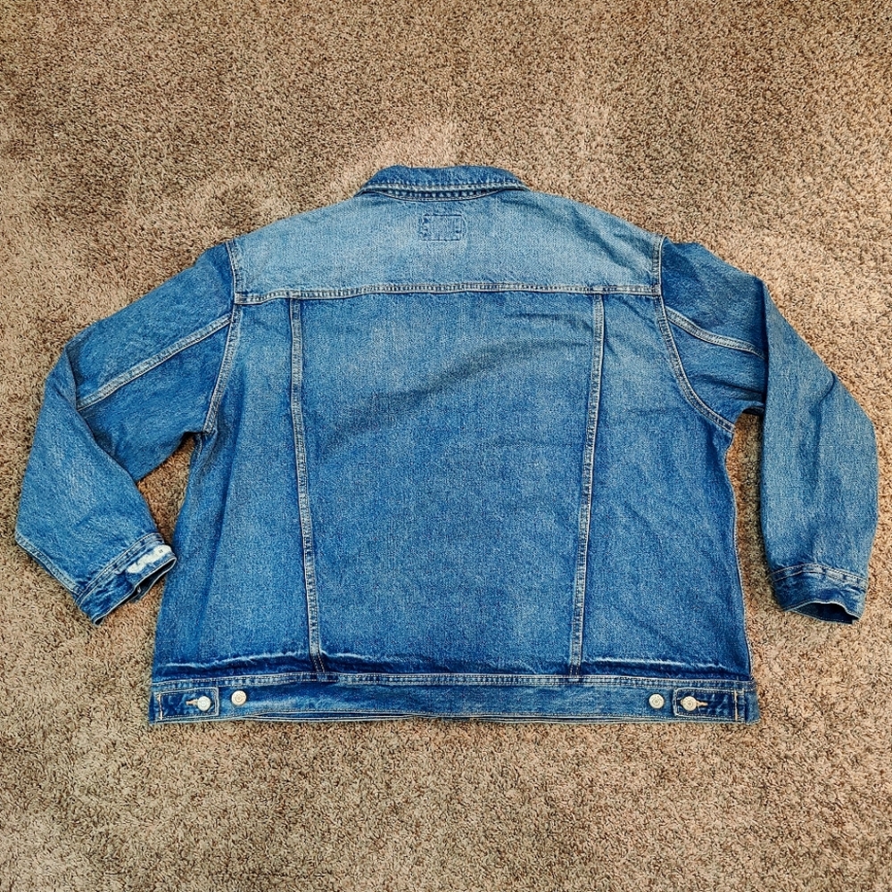Old Navy Boyfriend Relaxed Jean Jacket - Picture 2 of 4